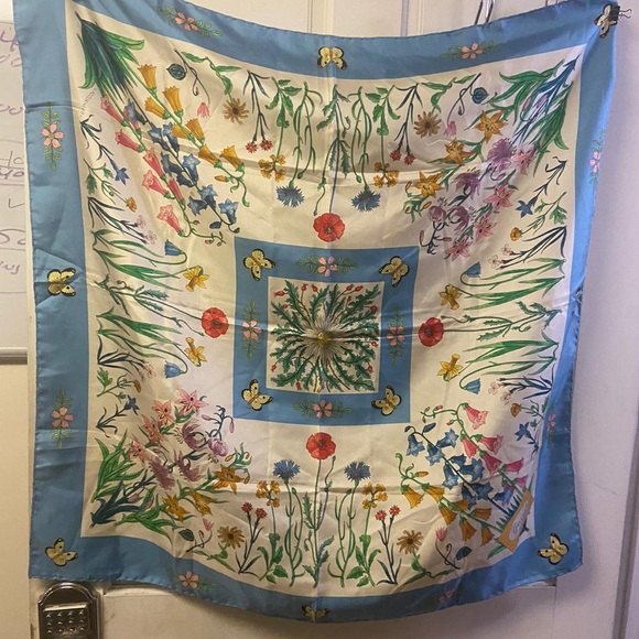 🧣 Gucci Floral silk scarf - Picture 4 of 9